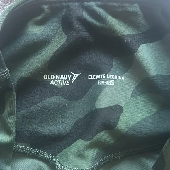 Old Navy Active Green Camo Elevate Leggings - Picture 4 of 6